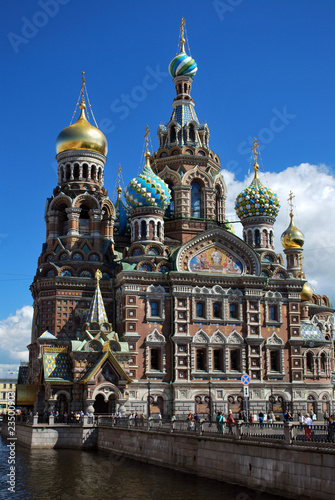 Face à la cathédrale du Sang Versé à Saint Petersbourg