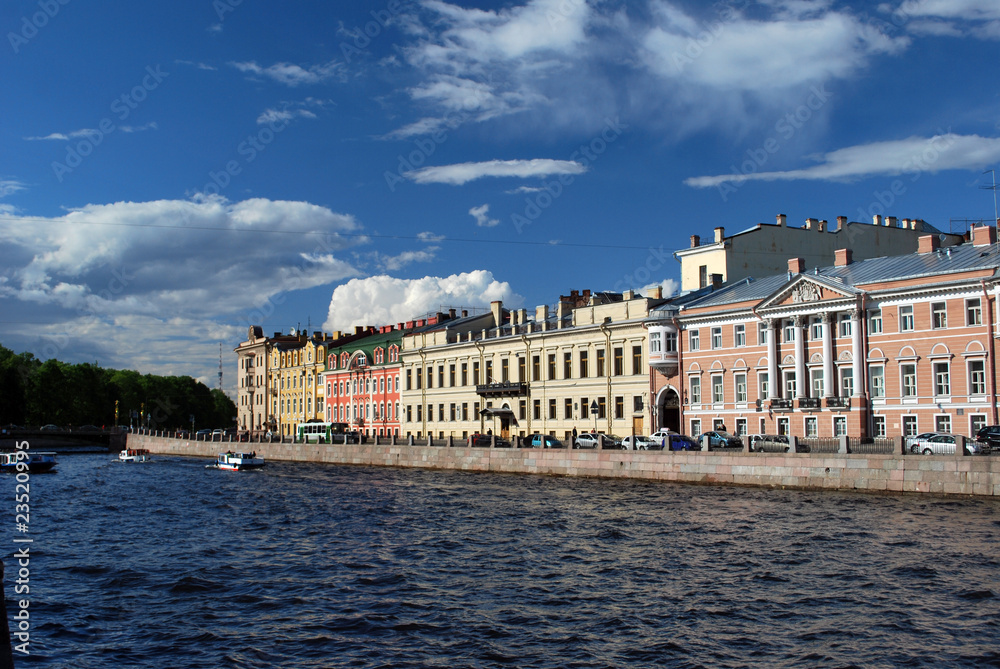 Canal dans Saint Petersbourg
