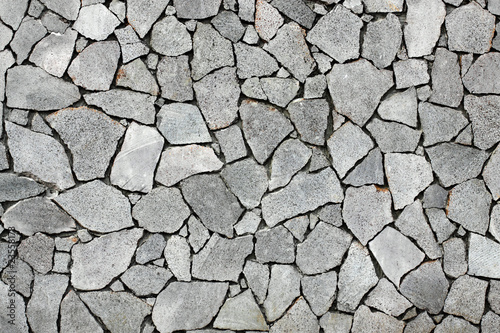 muraille recouverte d'un parement de pierres de basalte photo