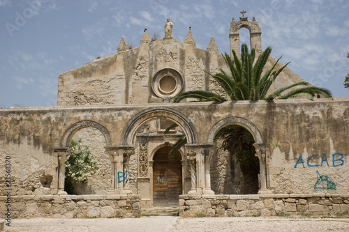 Laterale chiesa San Giovanni Siracusa