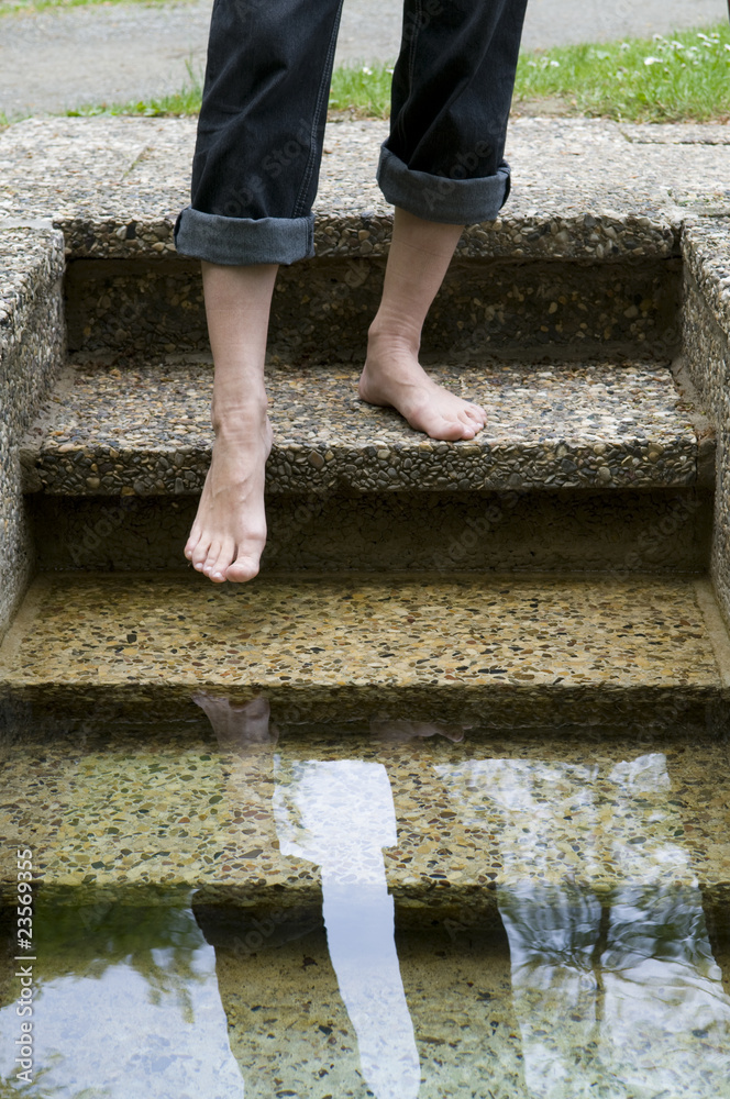 Wassertreten im Kneipbecken Wassertreten im Kneipbecken