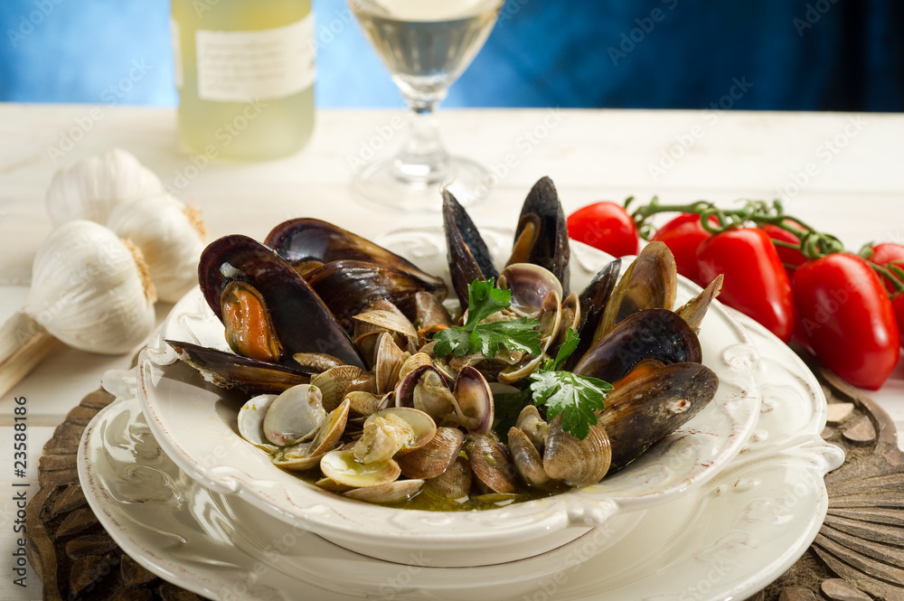 mussel and clam soup - vongole e cozze