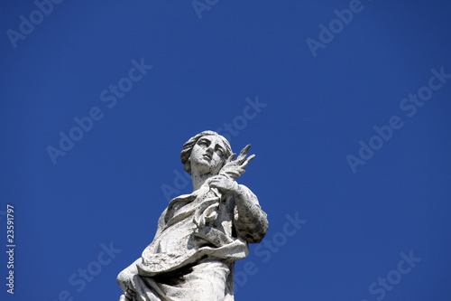 Statue d ange sur la basilique Saint Pierre