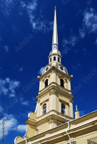 Le clocher de la cathédrale Pierre-et-Paul