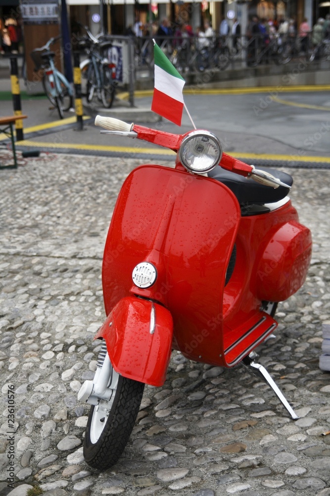 Red moped Stock 写真 | Adobe Stock