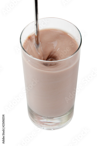 Glas Milch mit Kakao inklusive exaktem Beschneidungspfad