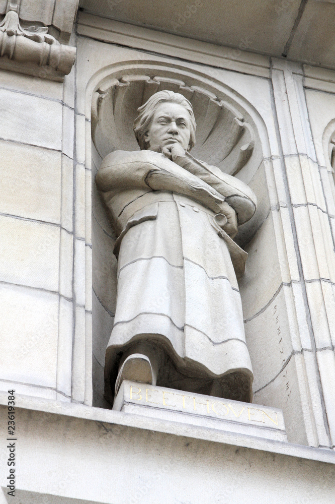 Beethoven statue in Birmingham University facade