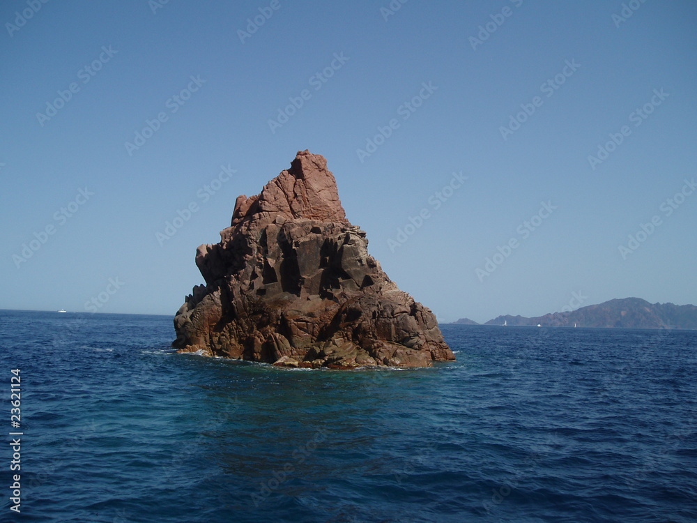 Naklejka premium Ilot rocheux de la réserve de Scandola en Corse