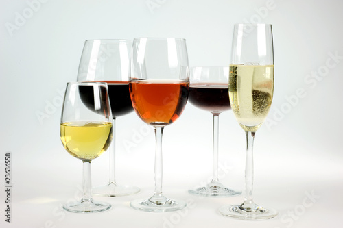 bicchieri di vino pregiati photo