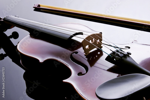 Violino em contra luz. photo