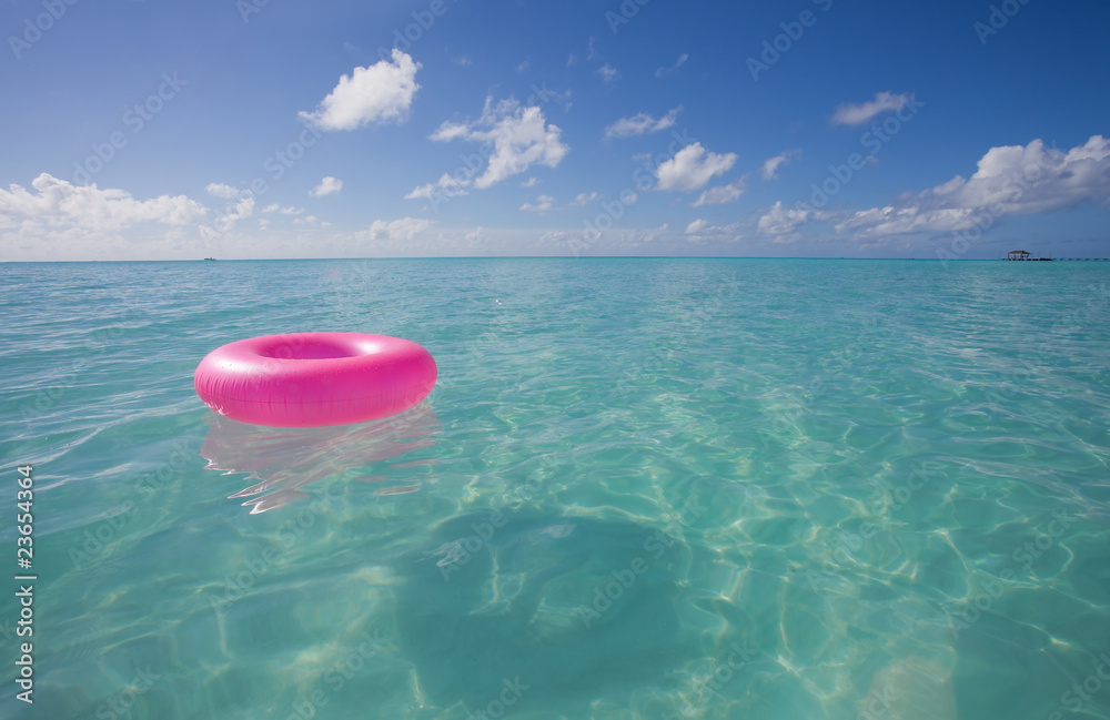 Der pinke Schwimmreifen - The pink floating tire Der pinke Schwimmreifen - The pink floating tire