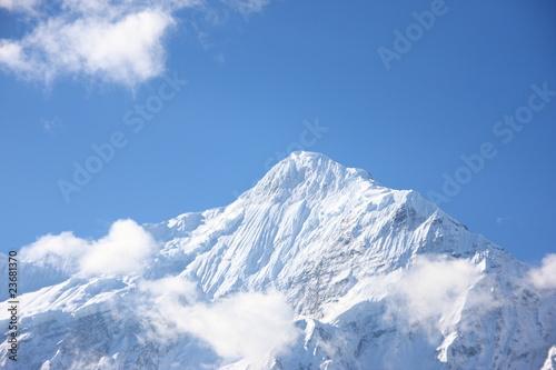 ニルギリ山と青空