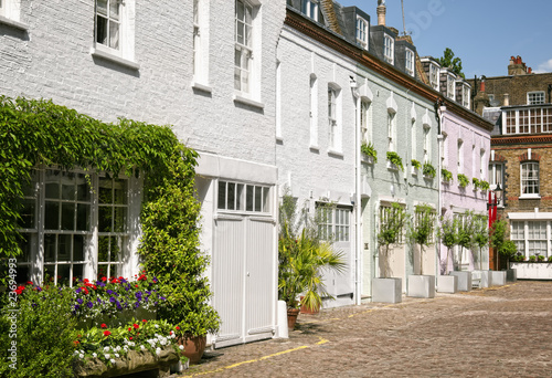 Cosy mews houses at Notting Hill