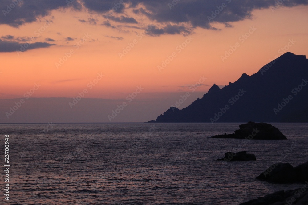 Crépuscule sur la cote Corse