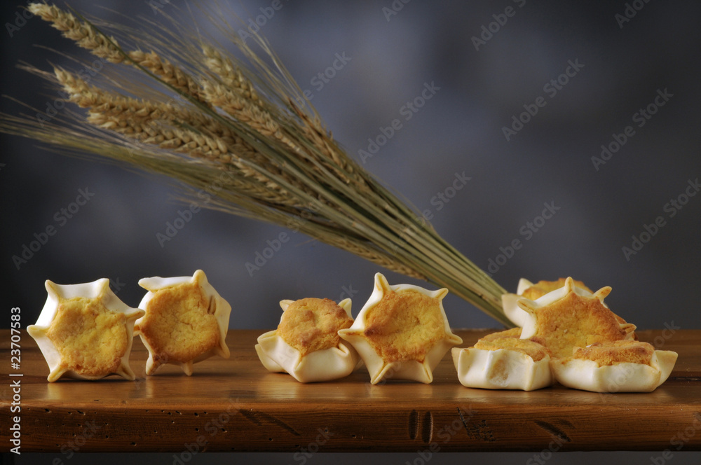 Naklejka premium Pardulas - Dolce tipico pasquale con ripieno - Sardegna