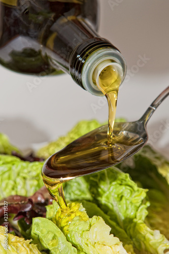 Salatdressing mit Olivenöl