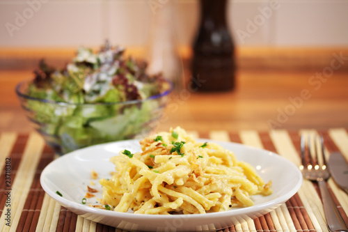 Spätzle mit Salat