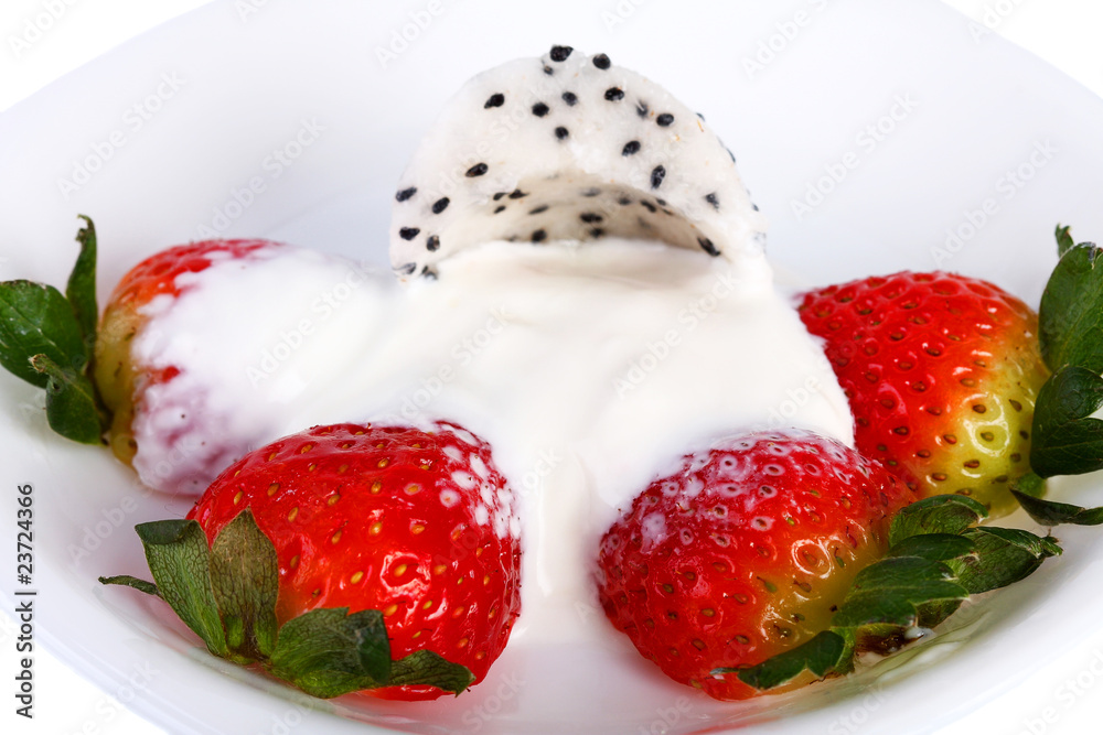 Strawberry with creams and pieces papaya Strawberry with creams and pieces papaya