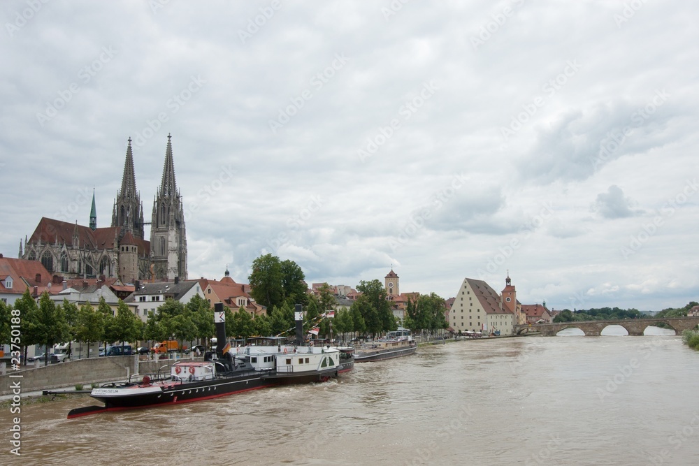 Fototapeta premium Regensburg, Donau, Dom, Steinerne Brücke