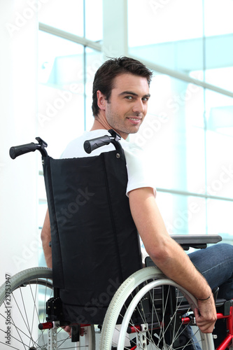 Schilderij op canvas Homme en fauteuil roulant
