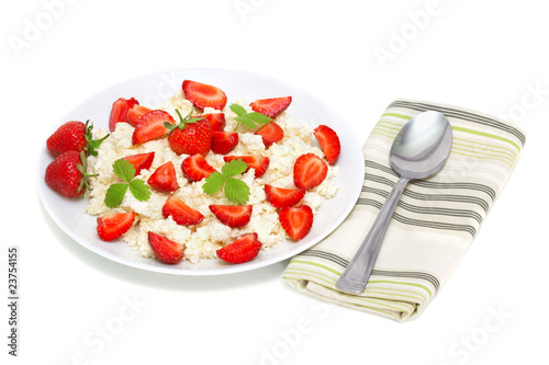 Obraz na płótnie cottage cheese with strawberries w salonie