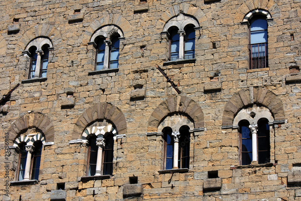 Obraz premium Beautiful ancient windows - Tuscany, Italy