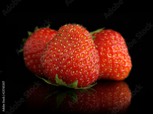 Wallpaper Mural Three strawberries Torontodigital.ca