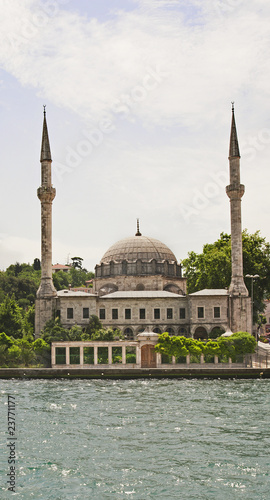 Mosque by a river © Paul Vinten