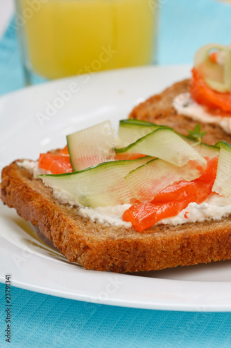 Toast with vegetables and fish