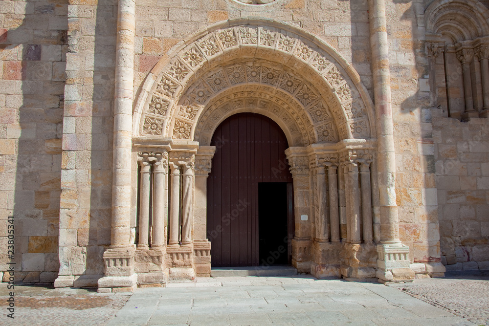 Entrada a la catedral de Zamora, Castilla y Leon, Spain