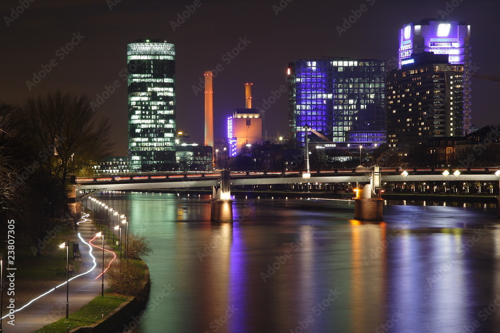 Frankfurt bei Nacht Skyline