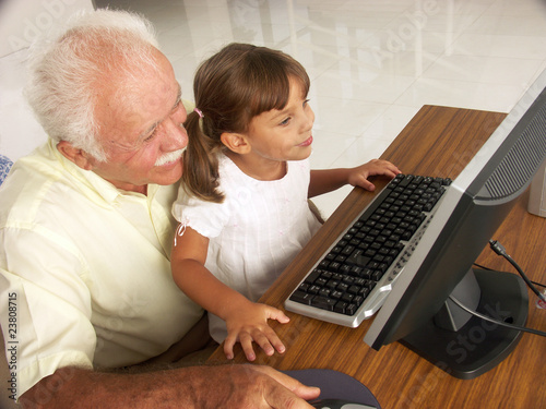 Con mi abuelo en la computadora. photo