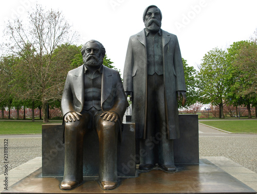 Marx-Engels Forum statue photo