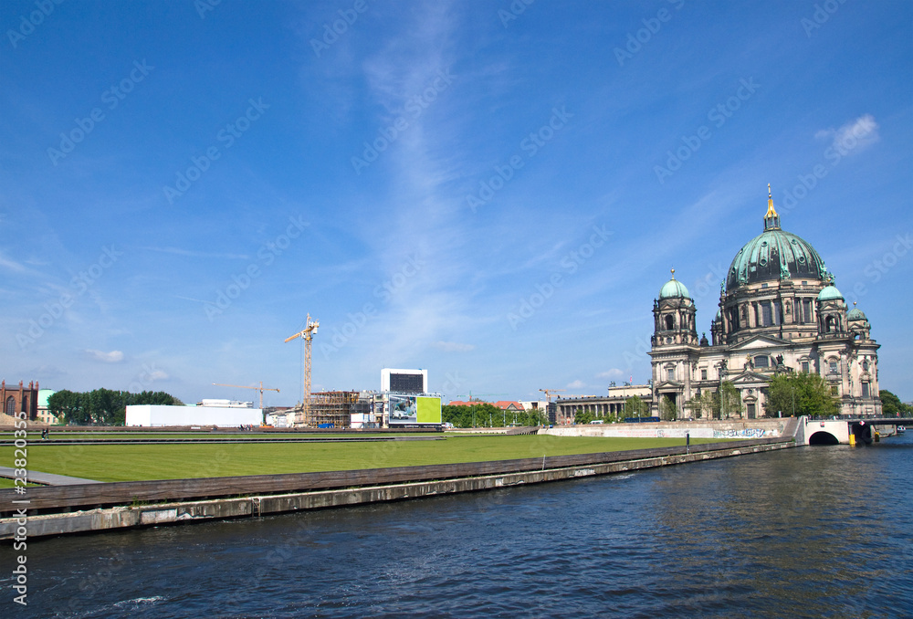 Berlins Dom, the river Spree and the Schlossplatz