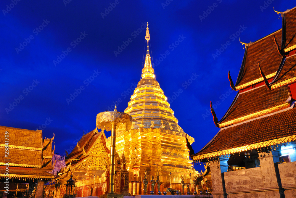 Fototapeta premium Wat Doi Suthep In Chiangmai Thailand