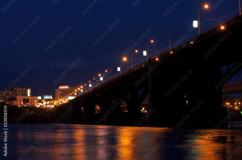 Night cityscape of the bridge