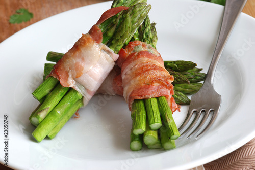 Asparagus and pancetta wraps