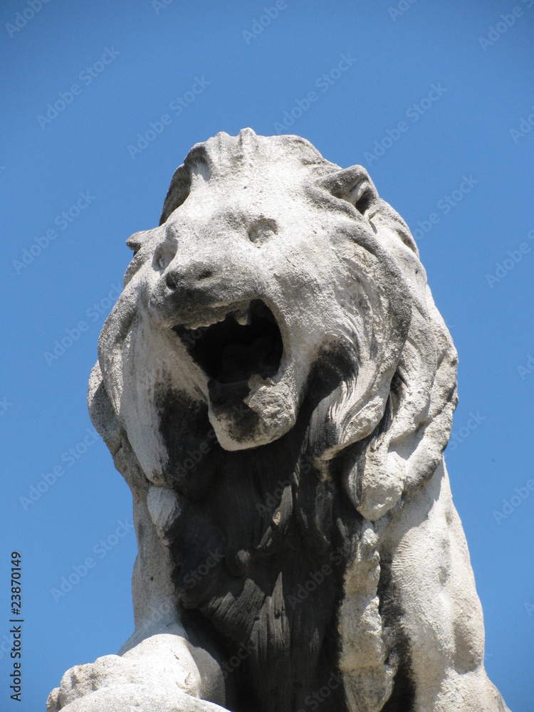 lion de pierre