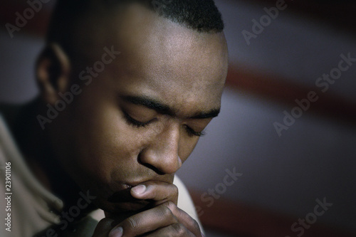 Fototapet Man In Prayer