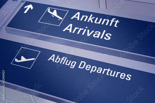 Flughafen - Ankunft - Abflug