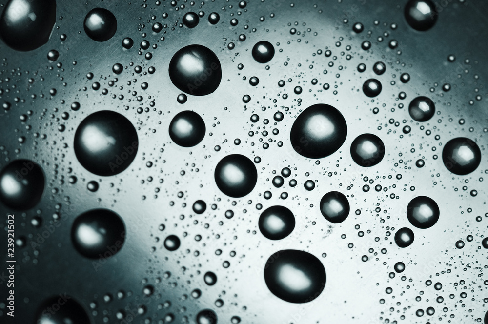 Wasser. Water. Aqua. H2O.
