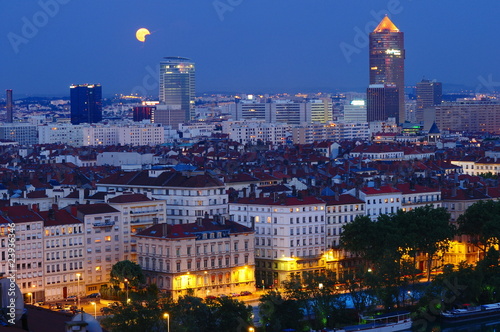 le quartier de la tour de la part dieu à lyon en france