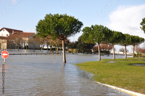 Cuadro en lienzo Chatelaillon-plage sous les eaux