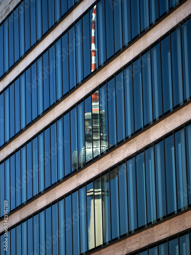 Berlin-Fernsehturm-Spiegelung