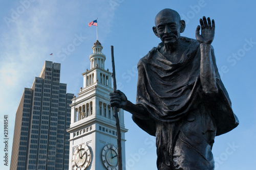Quadro su tela Gandhi at Port of San Francisco, Ferry Plaza