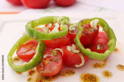 frischer Tomatensalat