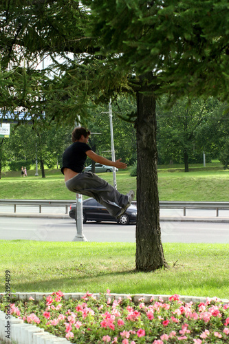 Parkour and freerunning in the city park