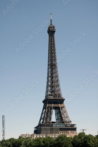 Eiffel Tower, Paris © fanfan