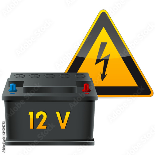 12 V Batterie und Warnschild