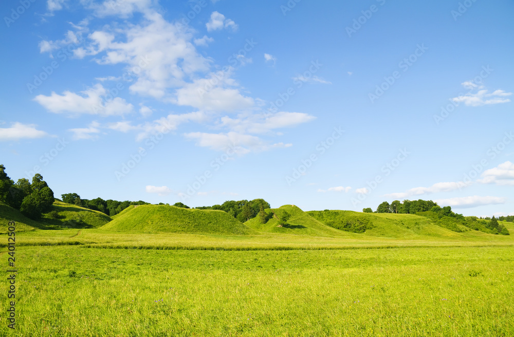 Fototapeta premium green hill blue cloudy sky